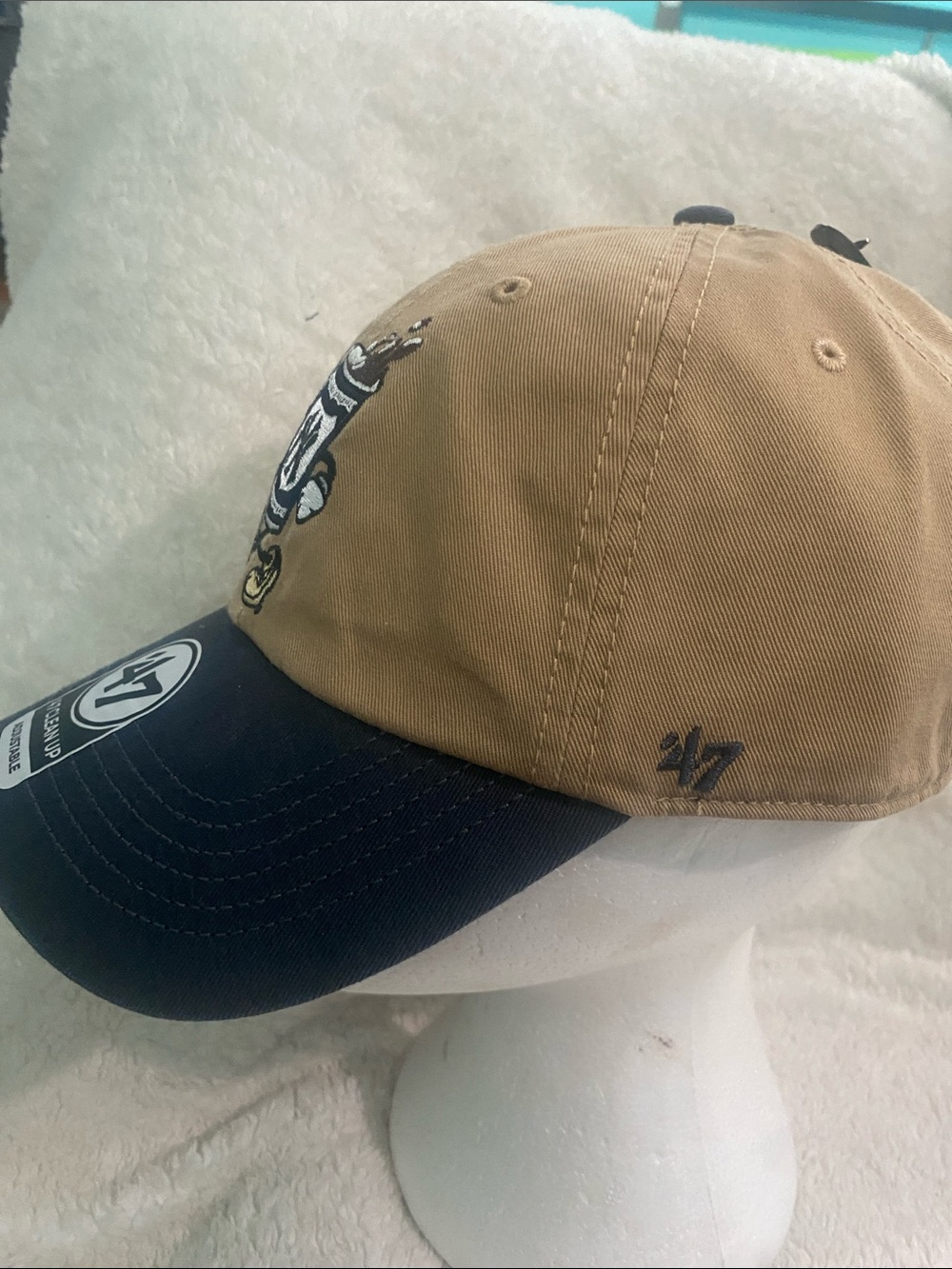 🆕⚾️47  New York Yankees Clean Up Adjustable Hat - Khaki & Navy - Picture 3 of 7